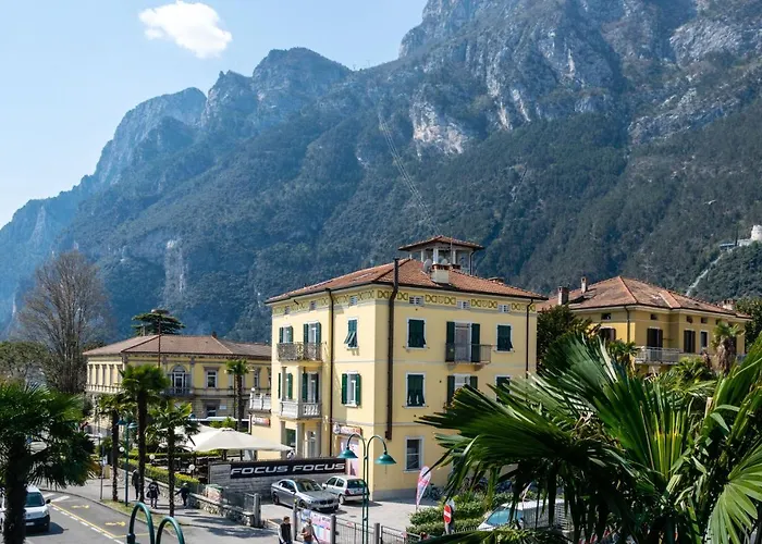Riva Central Apartment - Free Parking